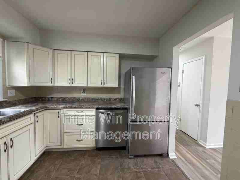 914 Hutton Pl - Photo 7 of 21