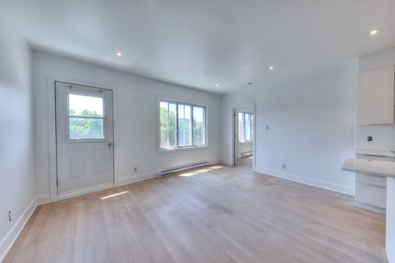 2645 Pie-IX Boulevard - Photo 4 of 8