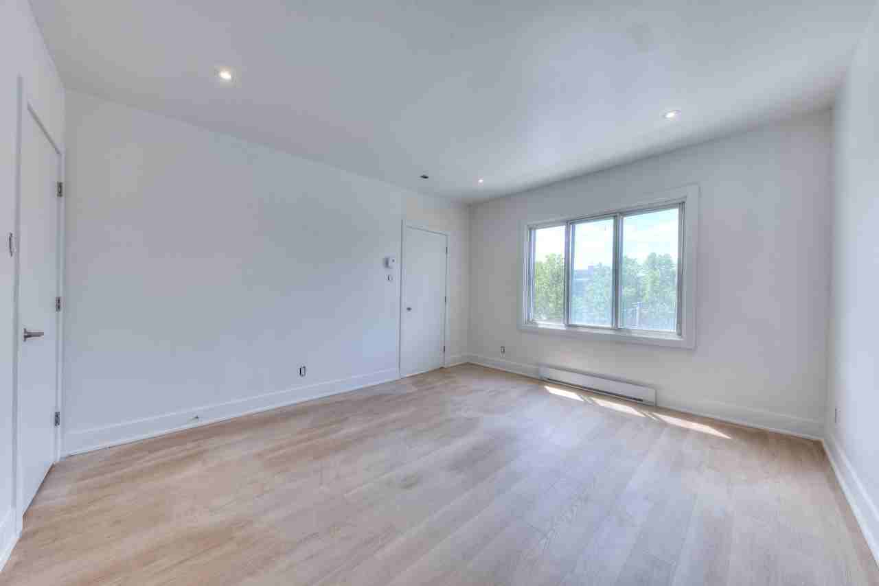 2645 Pie-IX Boulevard - Photo 7 of 8