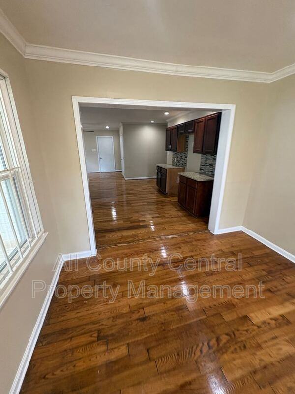 813 42nd Pl N - Photo 3 of 7