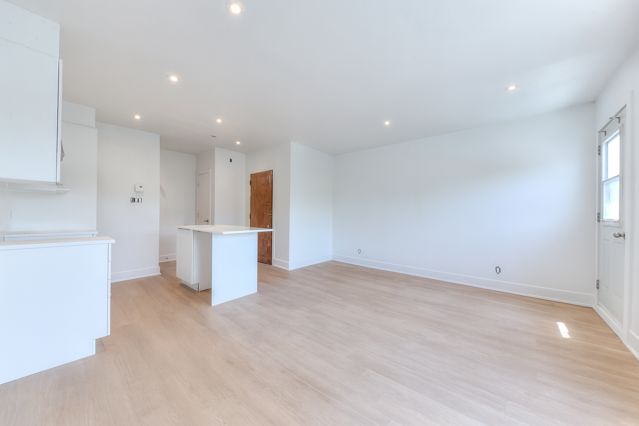 2645 Pie-IX Boulevard - Photo 5 of 8