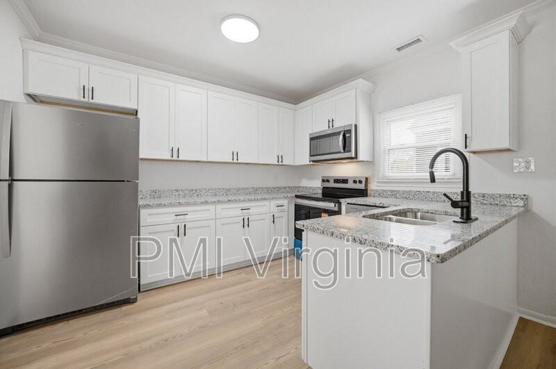 742 Mt Vernon Ave #B - Photo 7 of 22