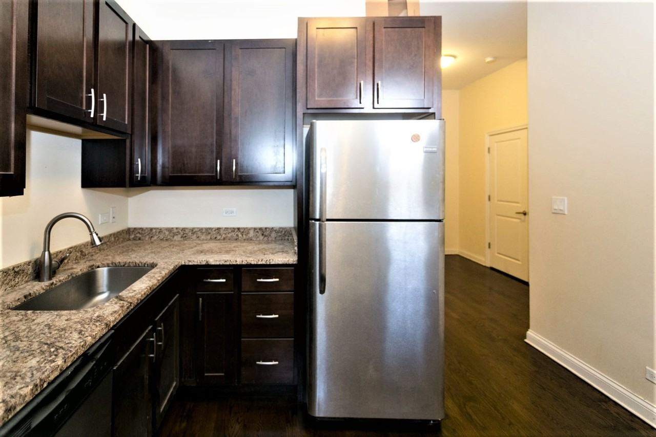 1758 W Montrose Ave #1 - Photo 3 of 17