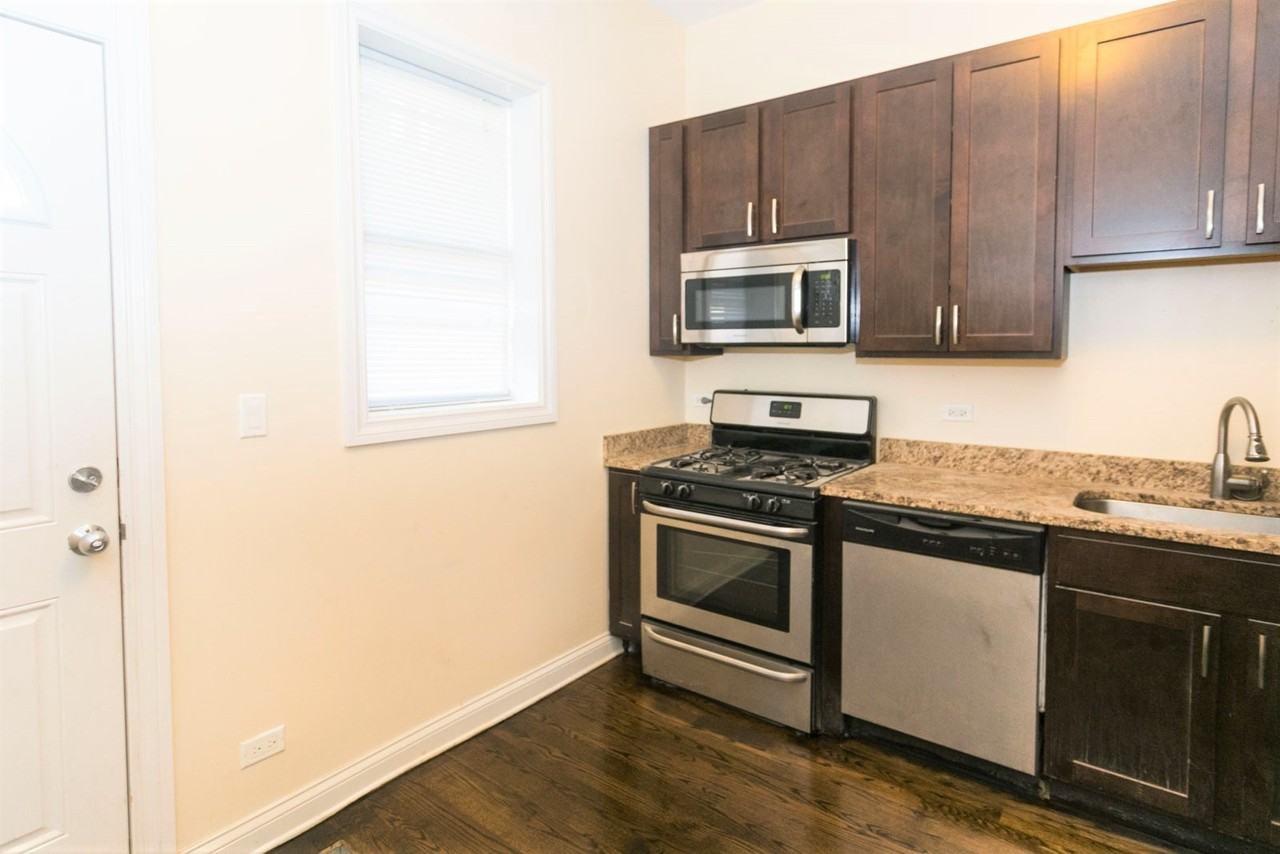 1758 W Montrose Ave #1 - Photo 4 of 17