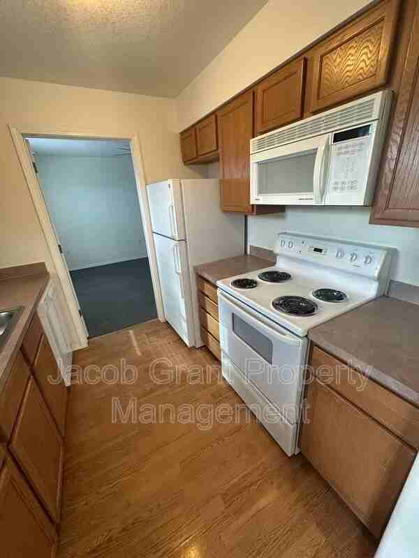 1378 Curlew Dr #162 - Photo 4 of 10