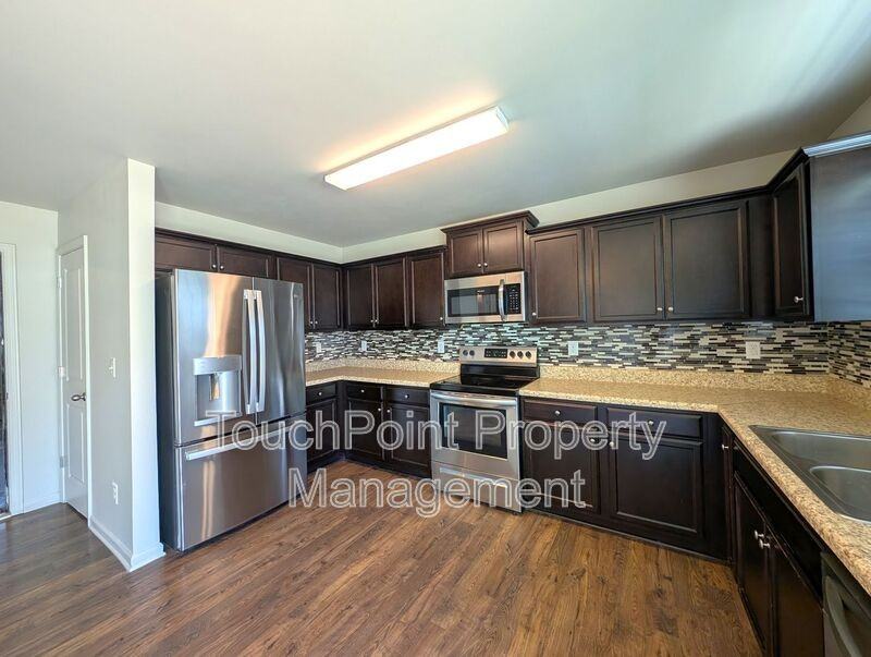 2525 Mcintosh St - Photo 3 of 26