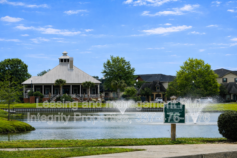 106 Shadow Springs Dr - Photo 2 of 19