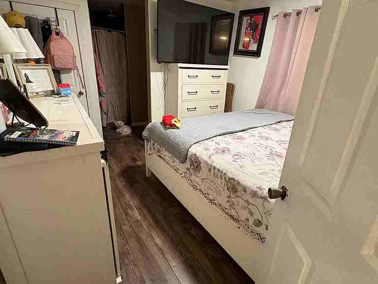 2024 East 9th Street - Photo 2 of 5