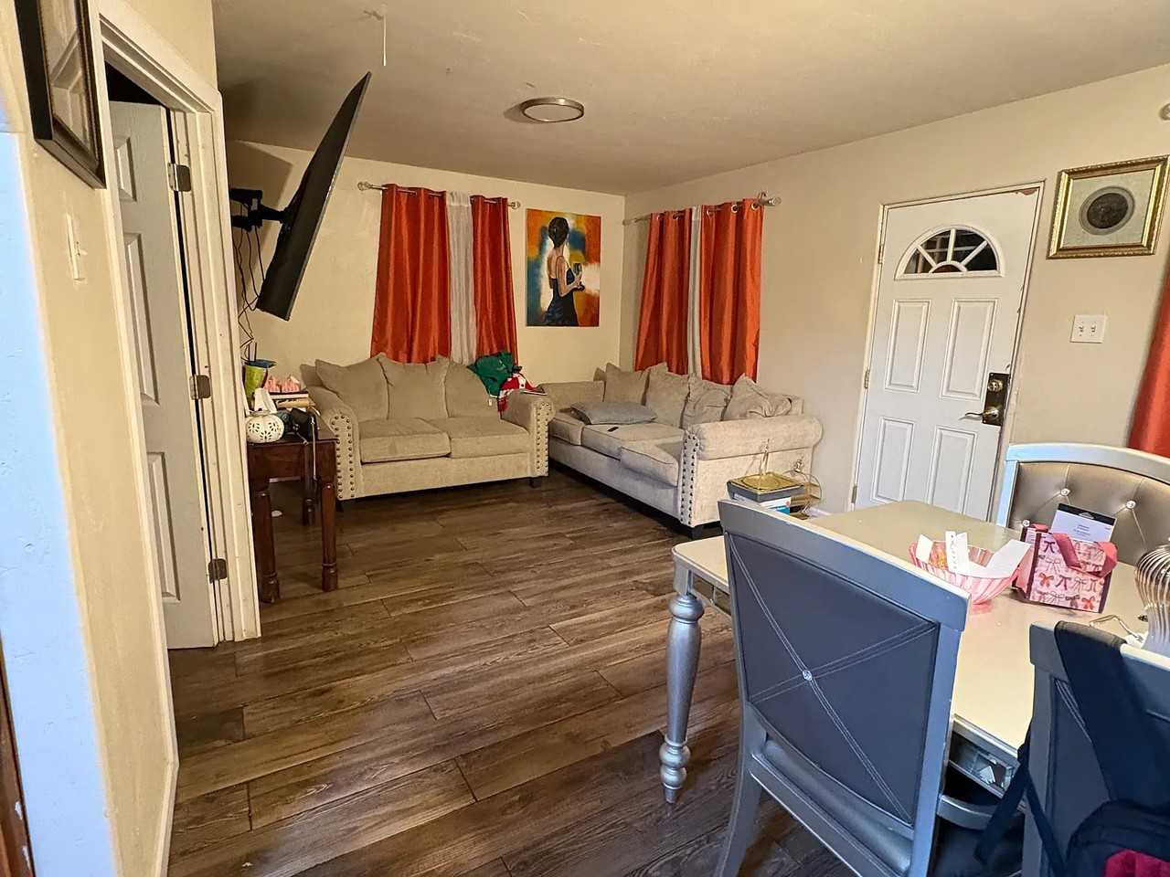 2024 East 9th Street - Photo 3 of 5