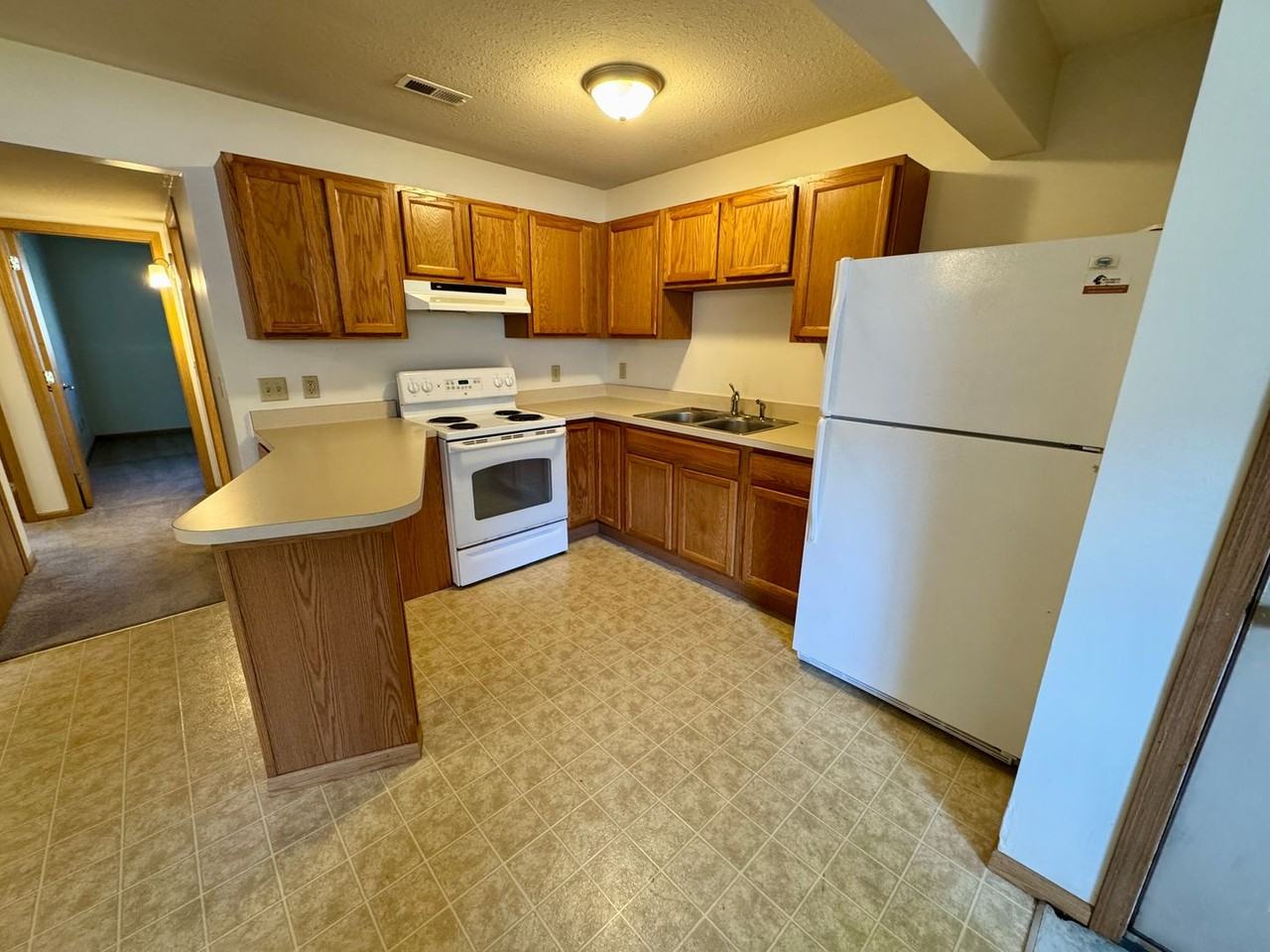 Lakeview Apartments - Photo 6 of 38