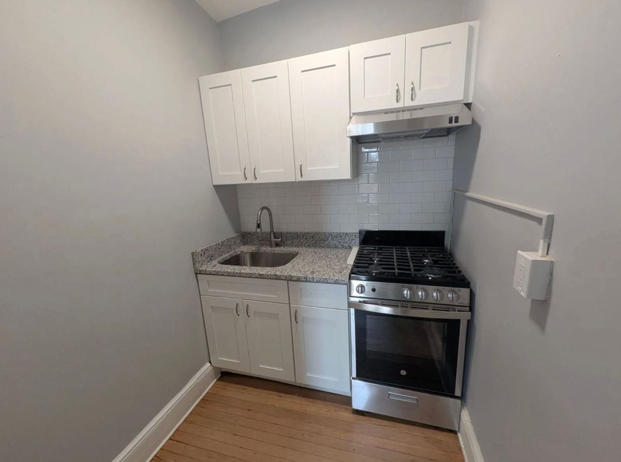 Renovated Apartment in Prime Center Square – Walk to Washington Park! - Photo 5 of 8