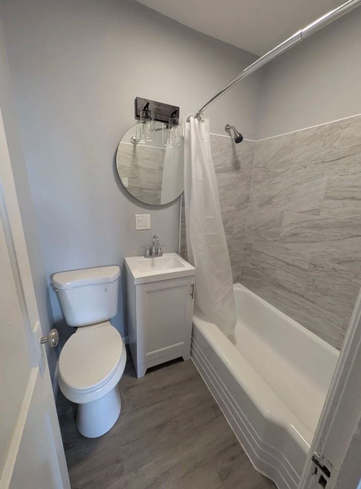 Renovated Apartment in Prime Center Square – Walk to Washington Park! - Photo 7 of 8