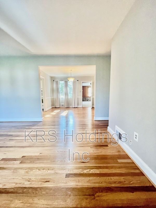 2911 Linden Ln - Photo 4 of 19