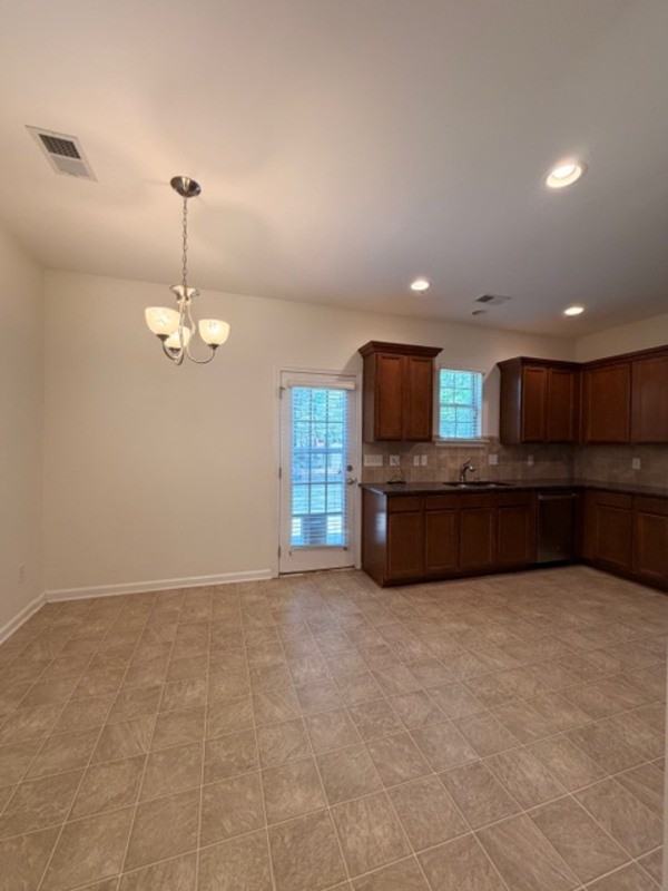 1017 Drake St - Photo 6 of 25