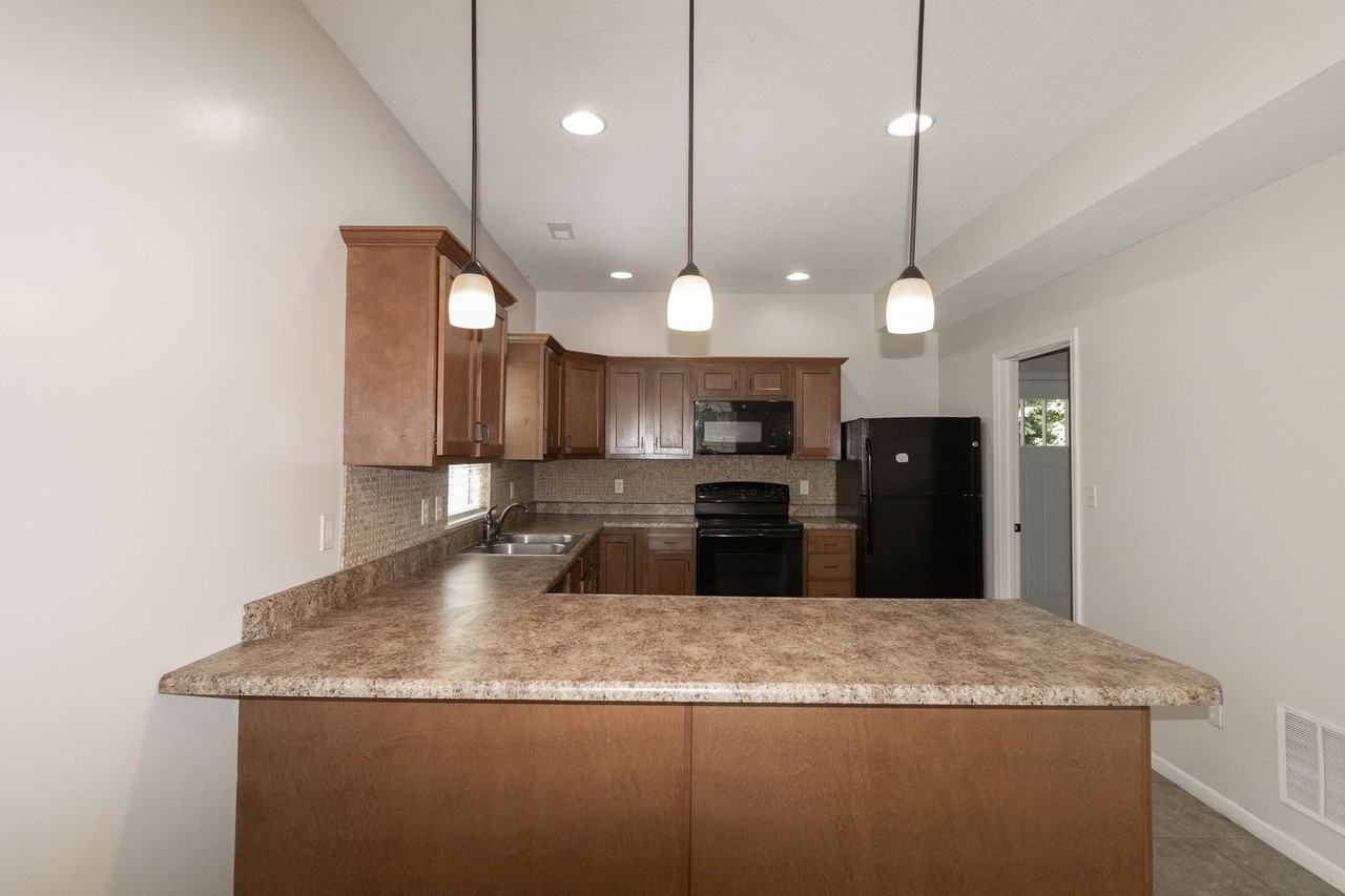 1339 W Broadway - Photo 5 of 24