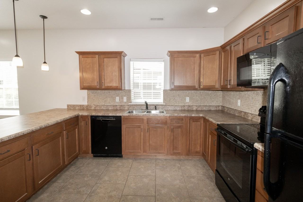 1339 W Broadway - Photo 6 of 24