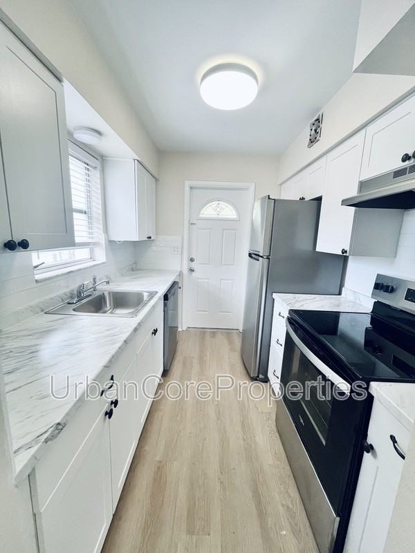 115 7th Ave N #1 - Photo 4 of 10