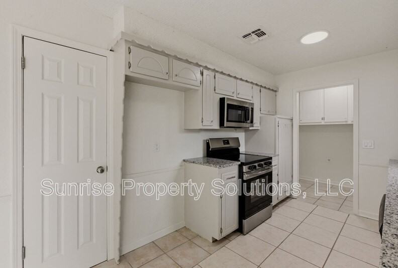 9301 Ne Sherwell Dr - Photo 5 of 22