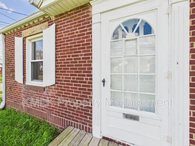 1078 Lindsay Ave - Photo 3 of 30