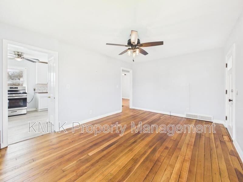 1078 Lindsay Ave - Photo 6 of 30