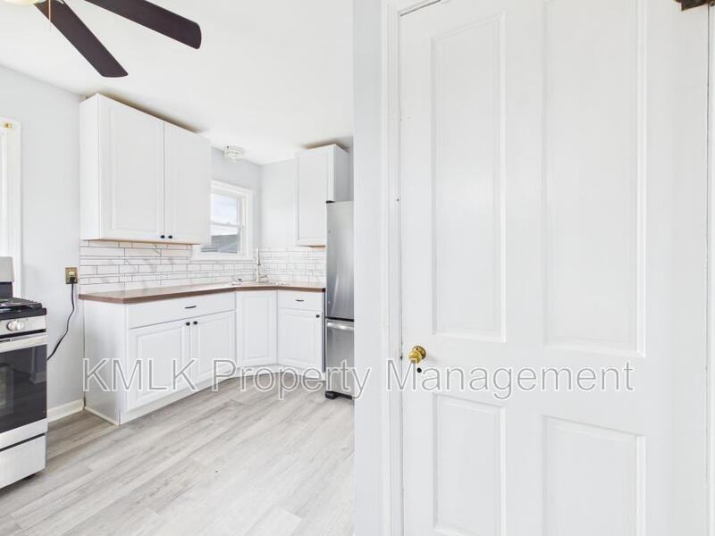 1078 Lindsay Ave - Photo 7 of 30