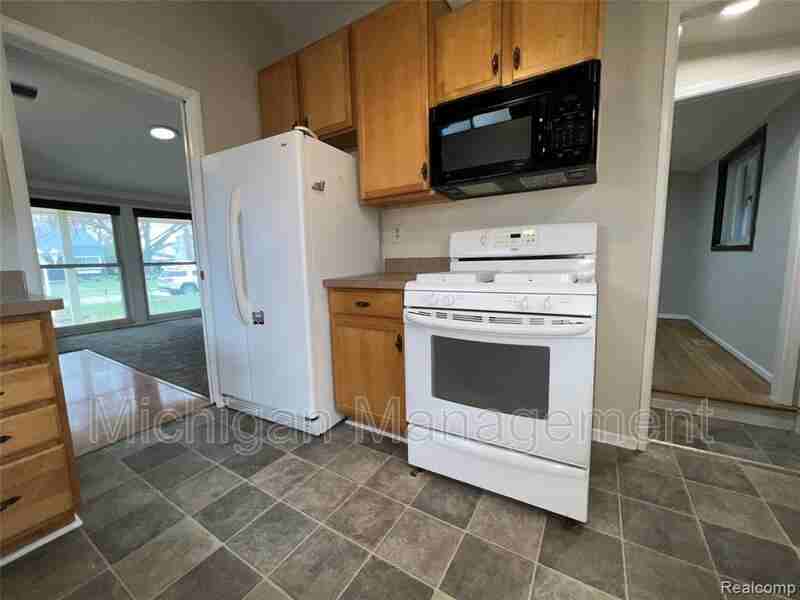 32028 Maine St - Photo 3 of 26