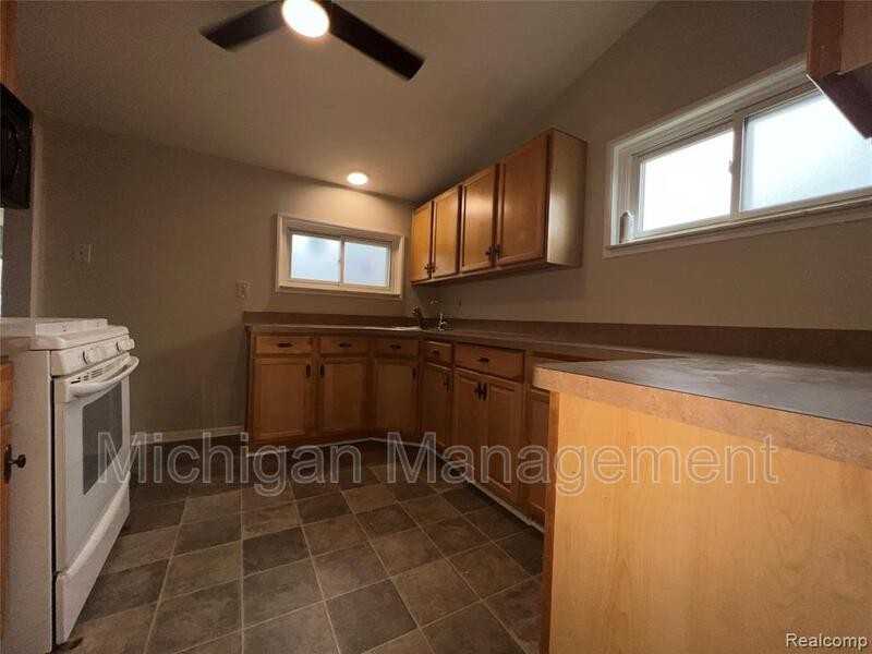 32028 Maine St - Photo 5 of 26