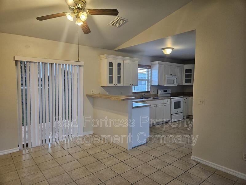 1814 Sw 42nd St - Photo 4 of 8