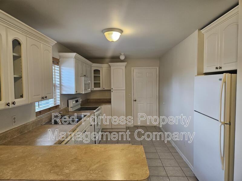 1814 Sw 42nd St - Photo 5 of 8