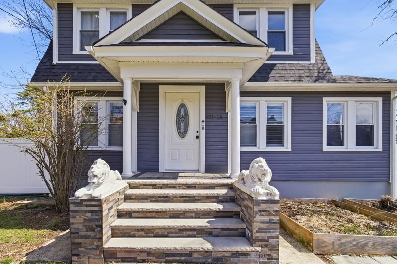 925 Plainfield Ave - Photo 2 of 23