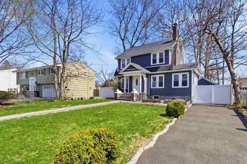 925 Plainfield Ave - Photo 3 of 23