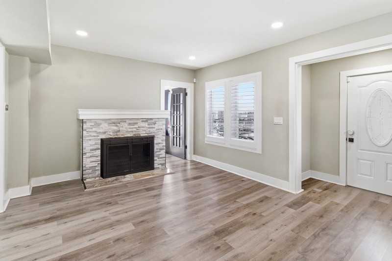 925 Plainfield Ave - Photo 5 of 23