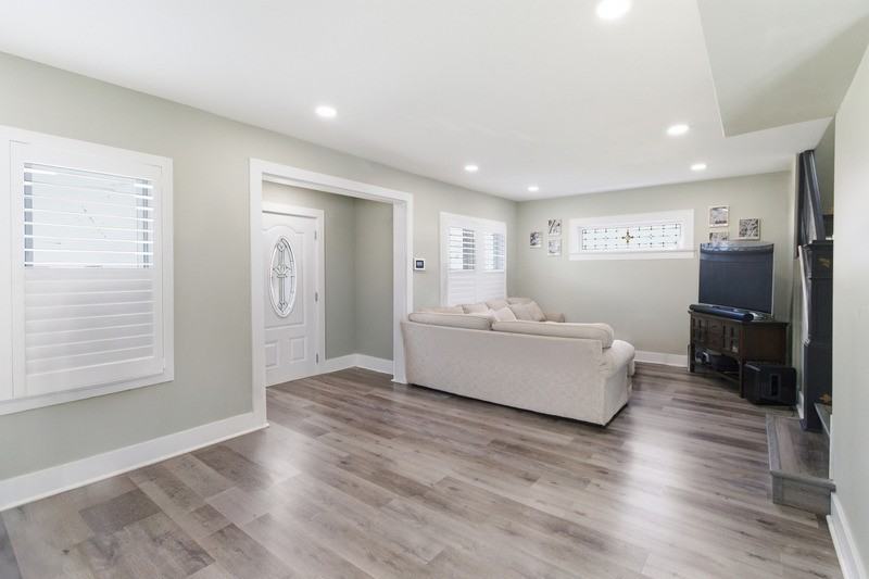 925 Plainfield Ave - Photo 6 of 23