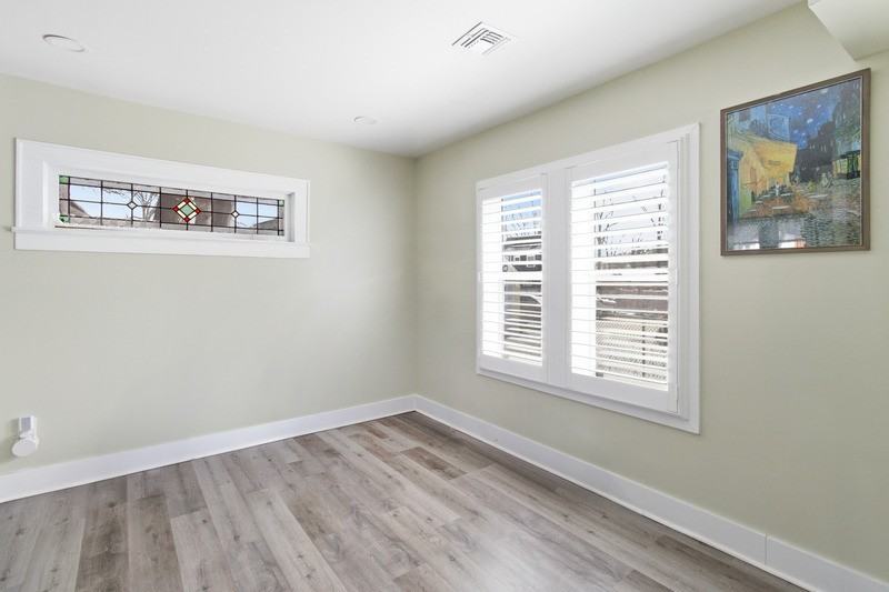 925 Plainfield Ave - Photo 7 of 23