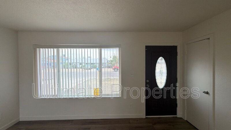 1646 W Behrend Dr - Photo 3 of 16