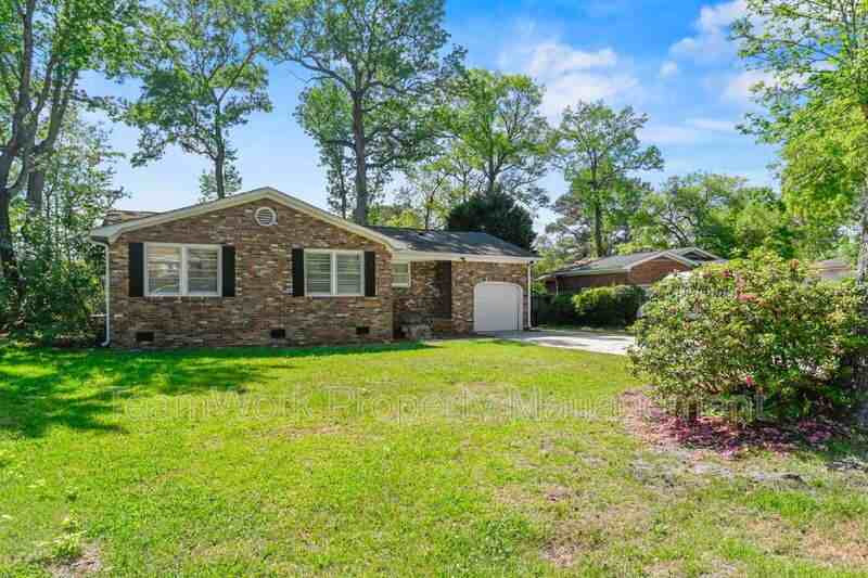 1641 Falmouth St - Photo 2 of 26