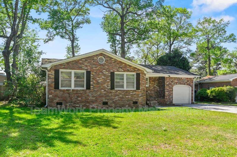 1641 Falmouth St - Photo 3 of 26