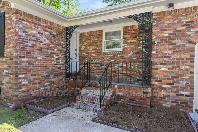 1641 Falmouth St - Photo 4 of 26