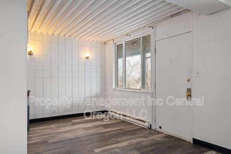 165 Se Buff St #12 - Photo 4 of 9