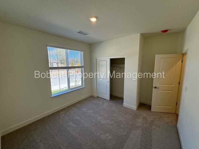 837 Bravestone Ave - Photo 3 of 32