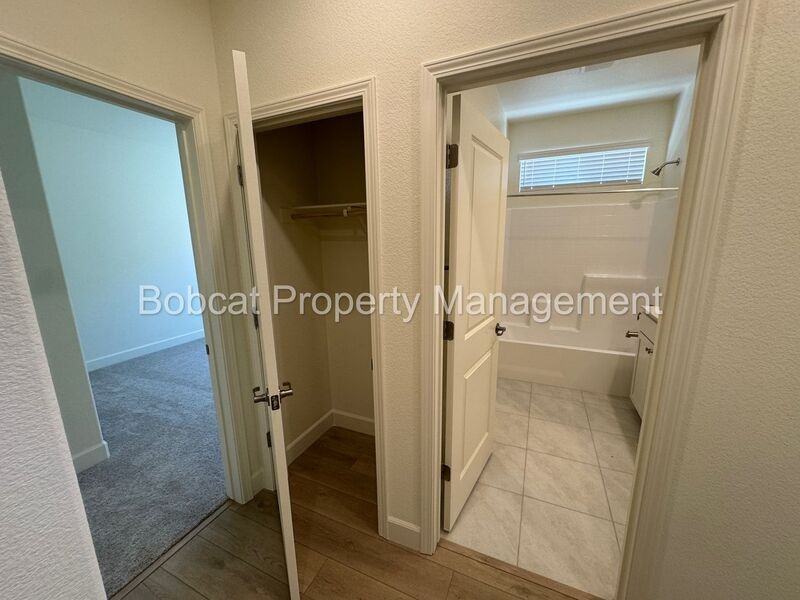 837 Bravestone Ave - Photo 4 of 32