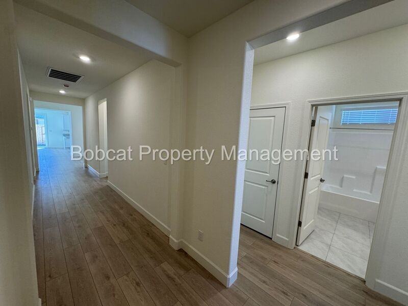 837 Bravestone Ave - Photo 7 of 32