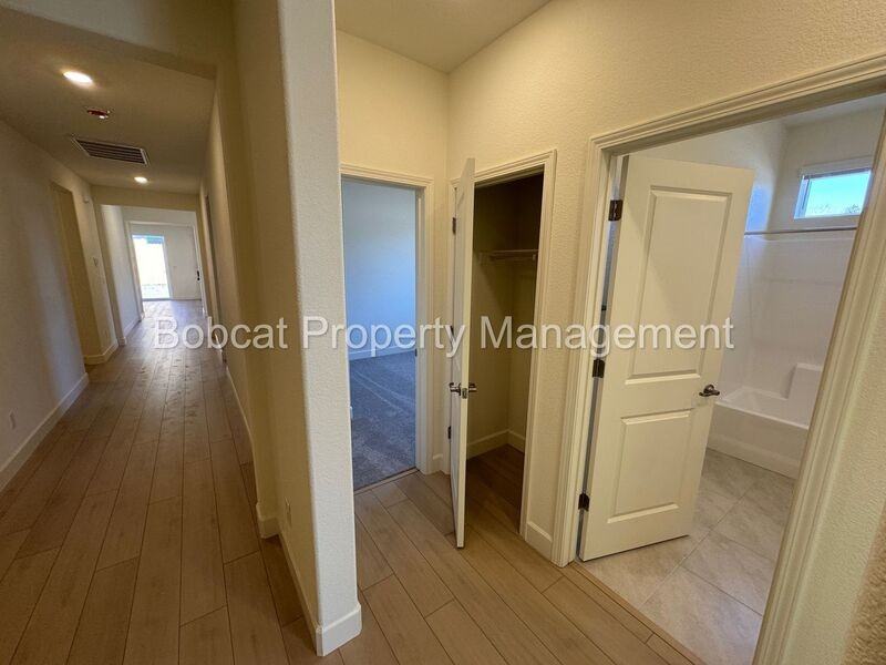 1484 W Sunset Way - Photo 4 of 32