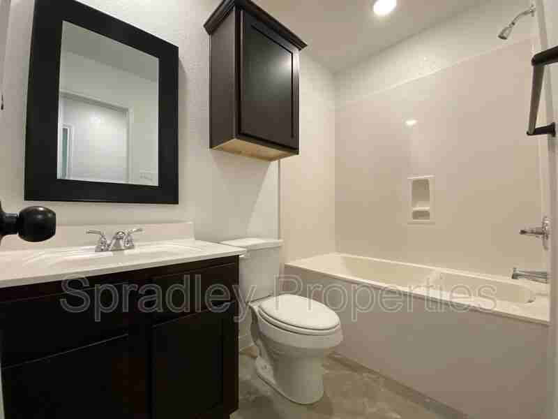 9118 Winding Ct Unit B - Photo 7 of 11