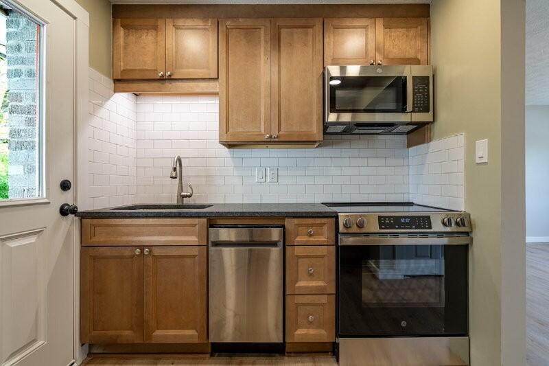 60 W Main St #3 - Photo 7 of 17