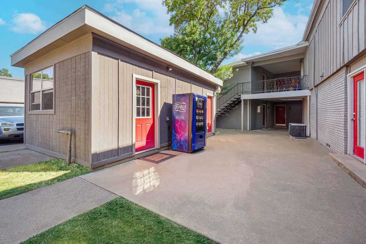 Monticello Crossroads - Photo 6 of 54