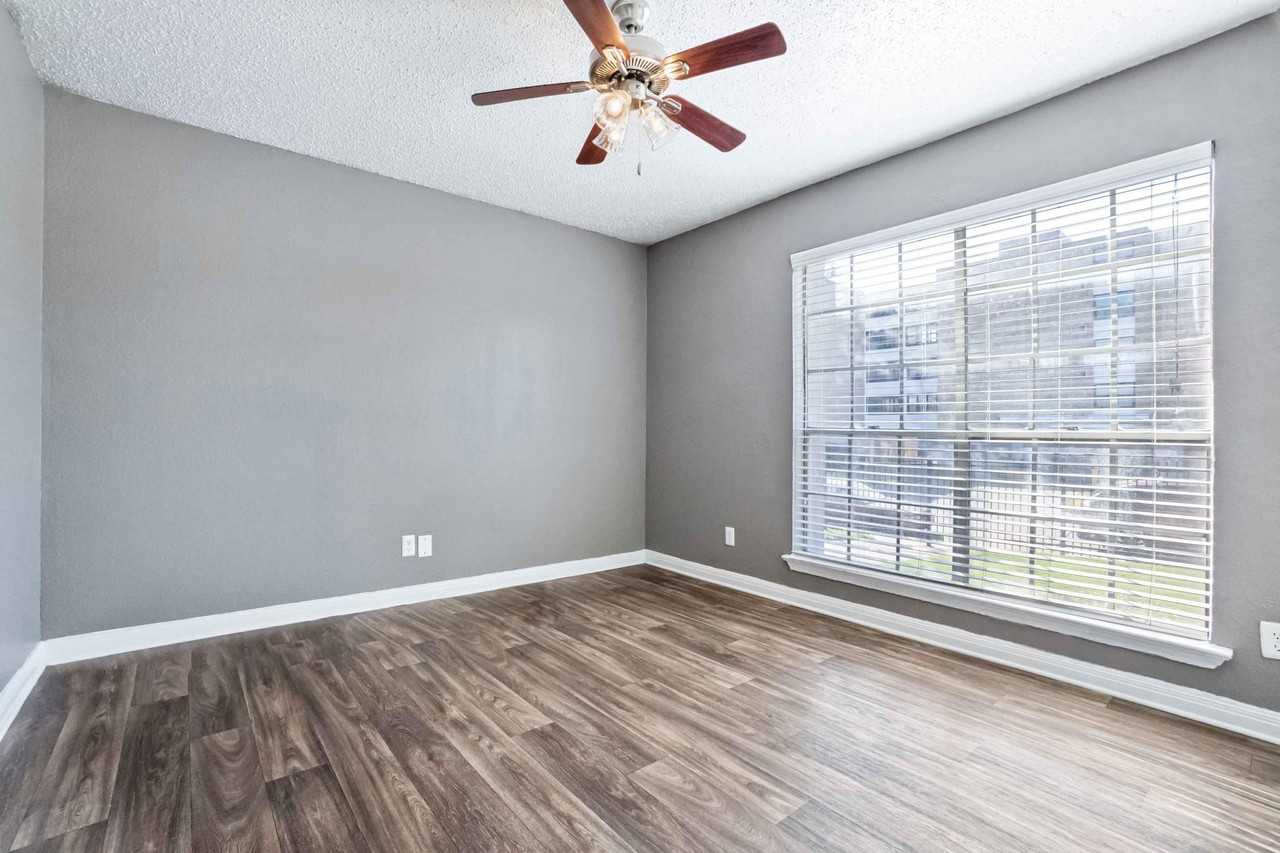 Monticello Crossroads - Photo 3 of 54