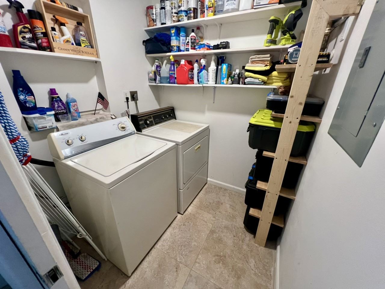 207 Castlewood Dr - Photo 4 of 15