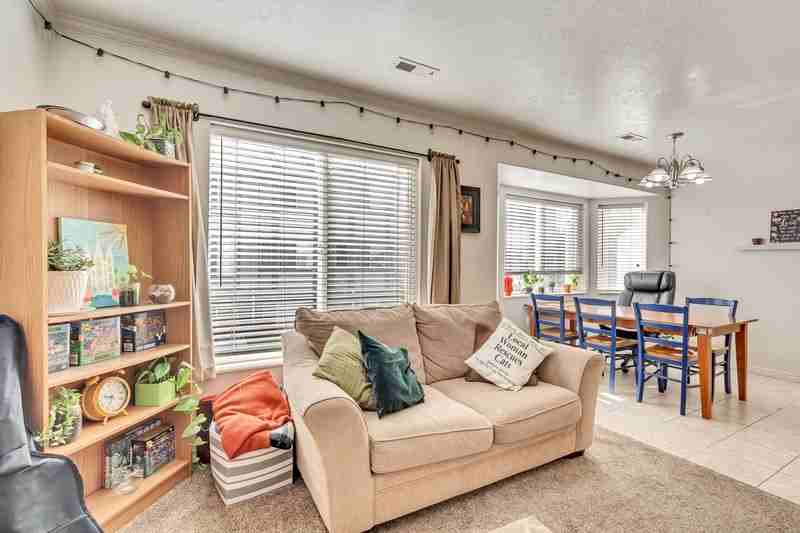 528 Ne #216-1 - Photo 5 of 17