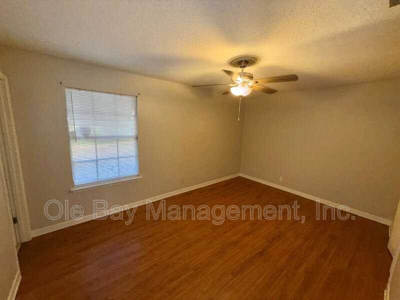 2016 Cathedral Way - Photo 4 of 11